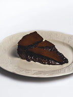 Porción de Tarta Chocolate y Avellanas de OMA by Luchi