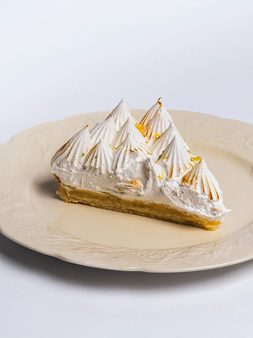 Porción de tarta de limón y merengue de OMA by Luchi